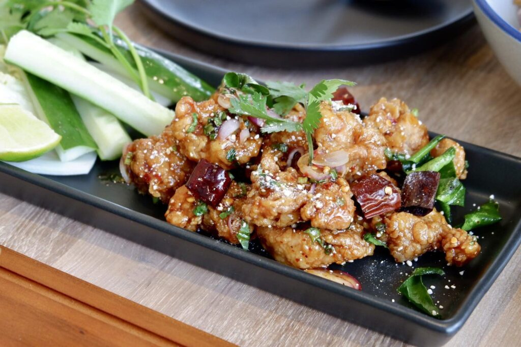 ไก่ทอดคั่วแจ่วมะขาม 190.-